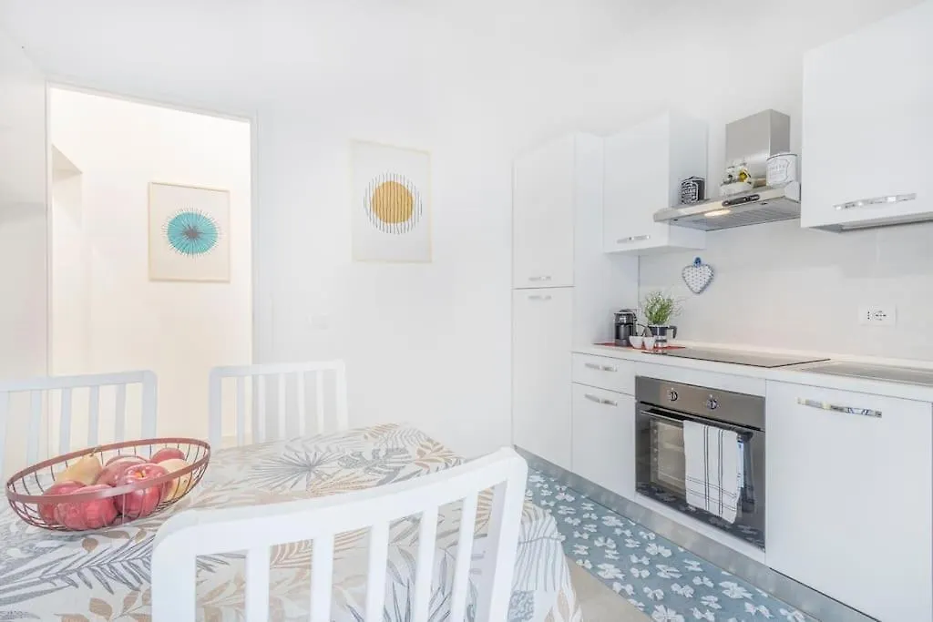 Apartment Minimalist Oasis - City Life & Hesperia Hospital Modena Italy