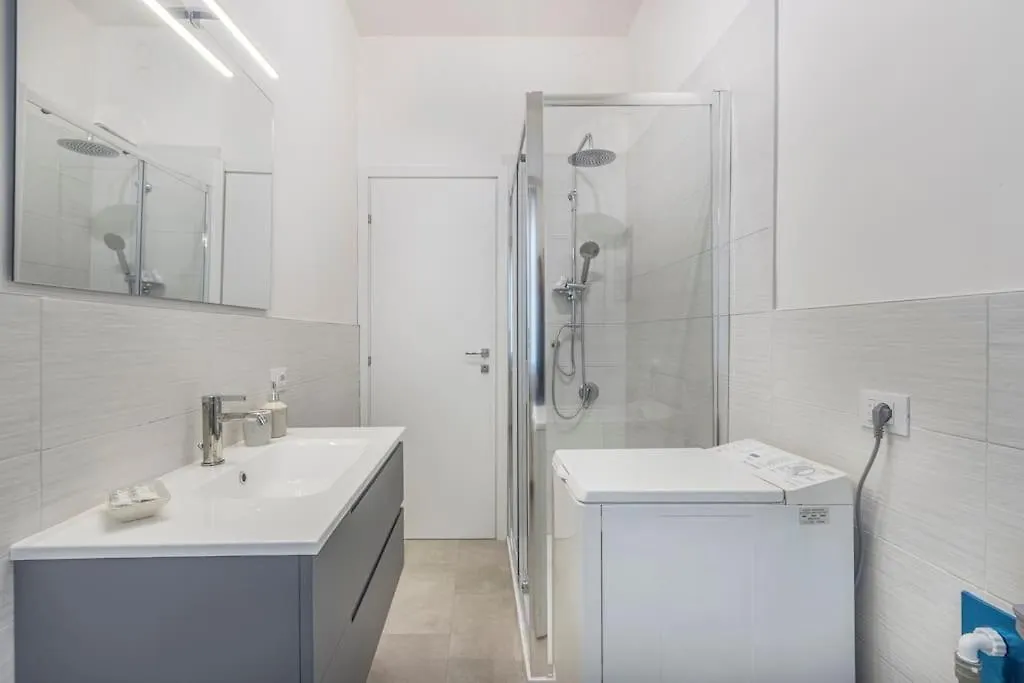 Minimalist Oasis - City Life & Hesperia Hospital Modena 0*,  Italië